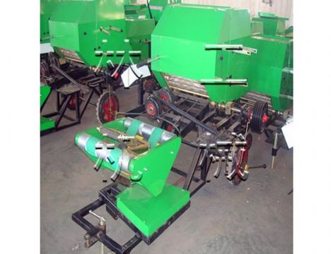 點(diǎn)擊查看詳細(xì)信息<br>標(biāo)題：秸稈切碎回收機(jī) 閱讀次數(shù)：1890