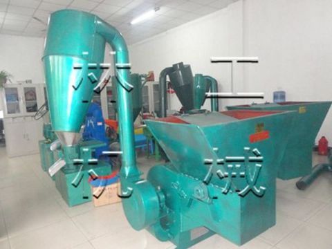 點擊查看詳細信息<br>標題：自動進料粉碎機 閱讀次數(shù)：1605