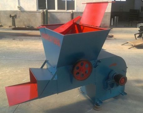 點擊查看詳細信息<br>標題：雙進雙出自動進料粉碎機 閱讀次數(shù)：1814