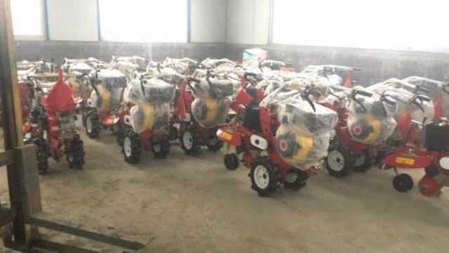 點(diǎn)擊查看詳細(xì)信息<br>標(biāo)題：開(kāi)溝機(jī)　 閱讀次數(shù)：2011