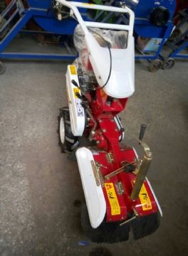 點(diǎn)擊查看詳細(xì)信息<br>標(biāo)題：開溝機(jī) 閱讀次數(shù)：1687